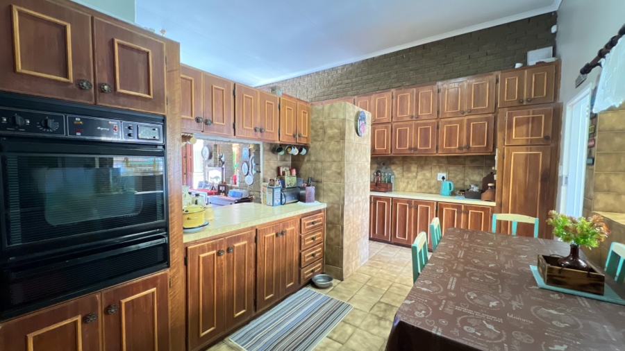 5 Bedroom Property for Sale in Langenhovenpark Free State